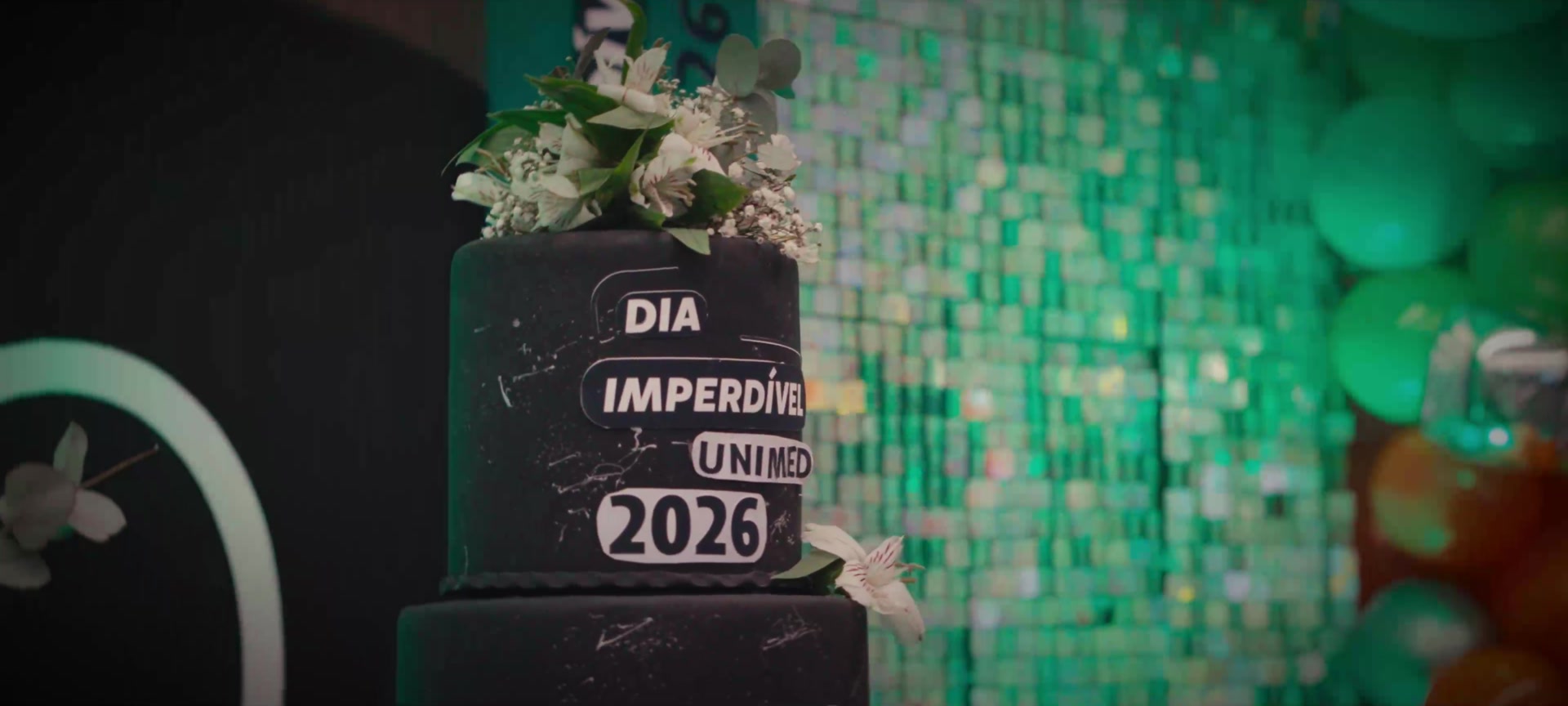 The cake and decorations at the Unimed event